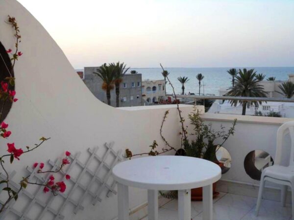 4 bedrooms appartement at Mahdia 100 m away from the beach with sea view furnished terrace and wifi