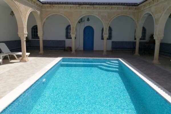 Maison typiques (houche) avec piscine